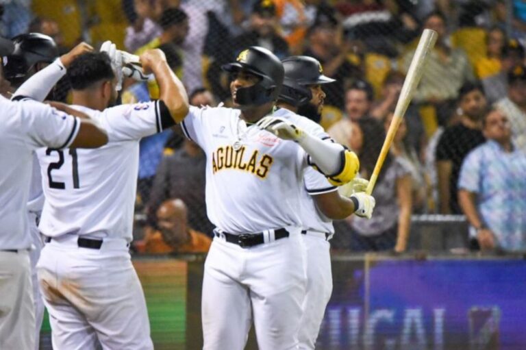 Águilas vuelven a blanquear a Toros; Céspedes explota de 4-4 con HR