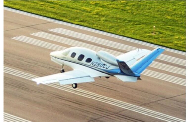 Avioneta se sale de pista y mata a niño que estaba en una playa colombiana