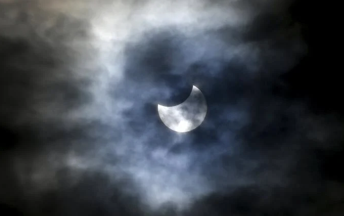 El eclipse solar de hoy ocultó el 86% del sol en Rusia