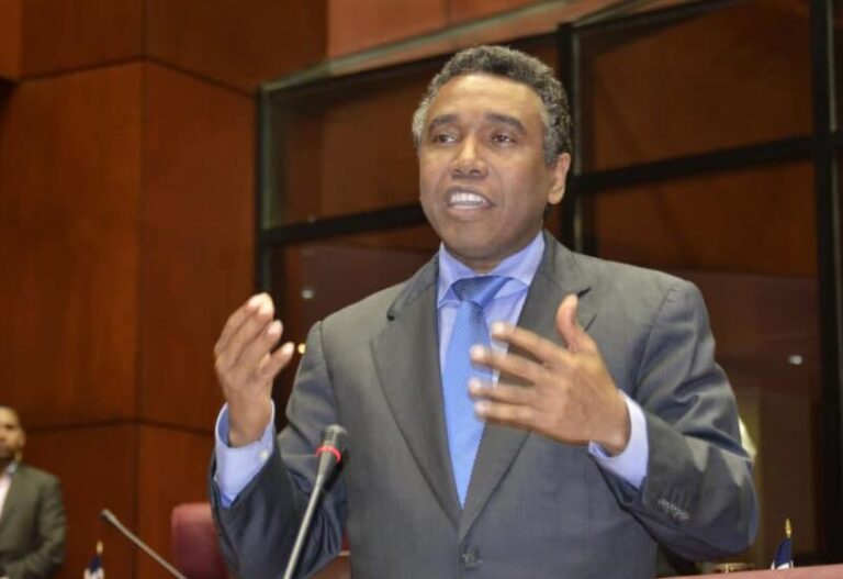 Félix Bautista somete proyecto de ley para impedir que san juan sea un Distrito Minero