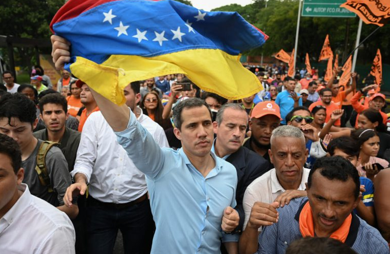 «Maduro pon la fecha»: Guaidó pide definir presidenciales en Venezuela