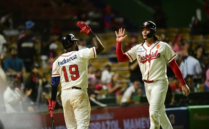 Leones vencen 6-3 a los Gigantes cortan mala racha