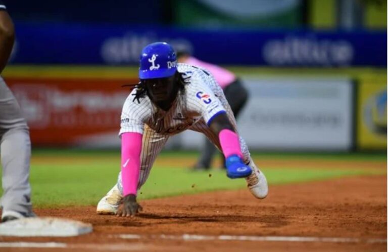 Licey destrona del primer lugar a las Águilas con blanqueada al Escogido