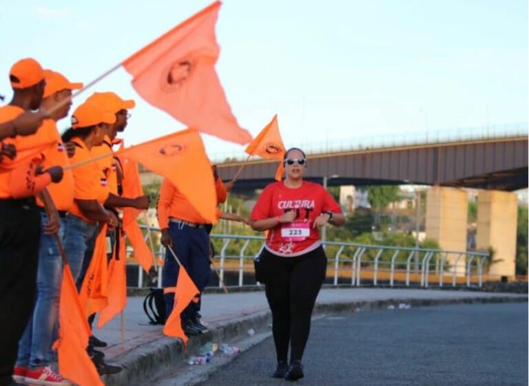 Miles corren en el “Maratón de Santo Domingo”; Defensa Civil brinda apoyo