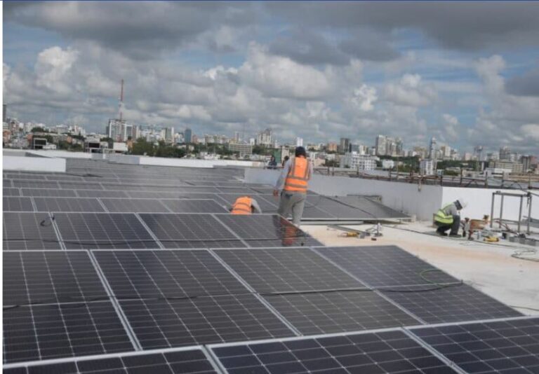 Senado pone en funcionamiento más de 700 paneles solares en la institución