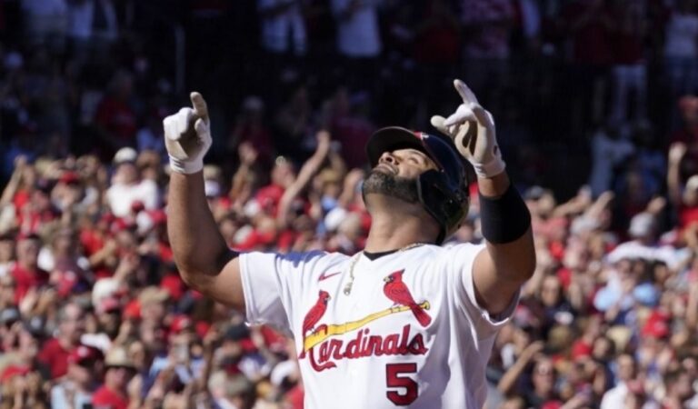 Albert Pujols conecta su cuadrangular 702 en las Mayores e iguala Babe Ruth en carreras impulsadas