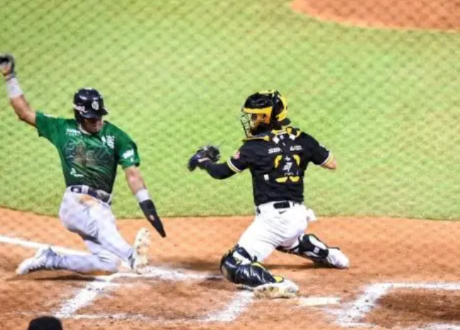 Águilas blanquean a las Estrellas y empatan en primero con el Licey
