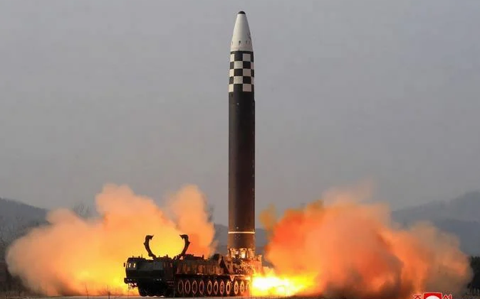 Corea del Norte dispara otro dos misiles de corto alcance al mar de Japón