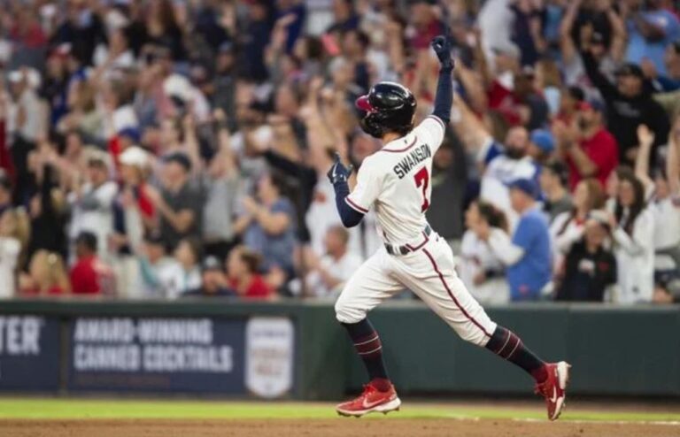 Los Bravos barren a Mets y toman ventaja de 2 juegos en el Este con 3 restantes