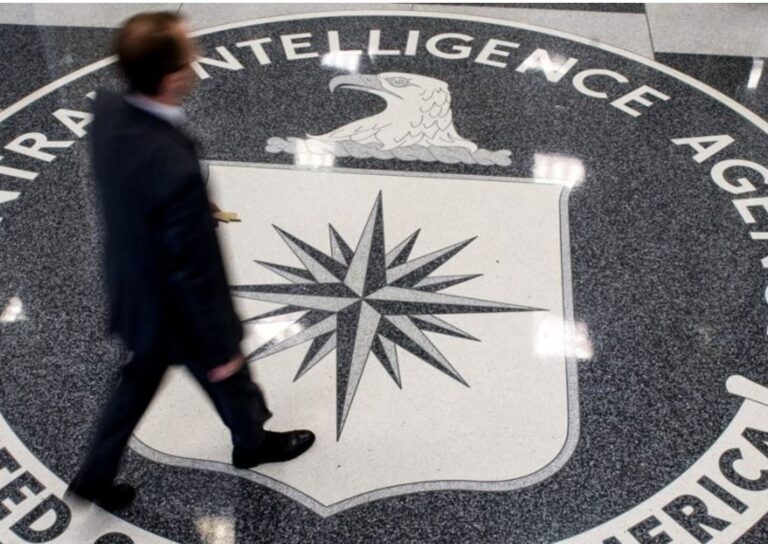 La CIA anuncia planes para reclutar como espías a ciudadanos rusos y Moscú responde