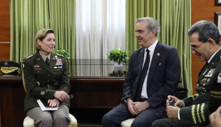 Presidente Abinader se reúne con comandante del Comando Sur EE.UU. general Laura Jane Richardson