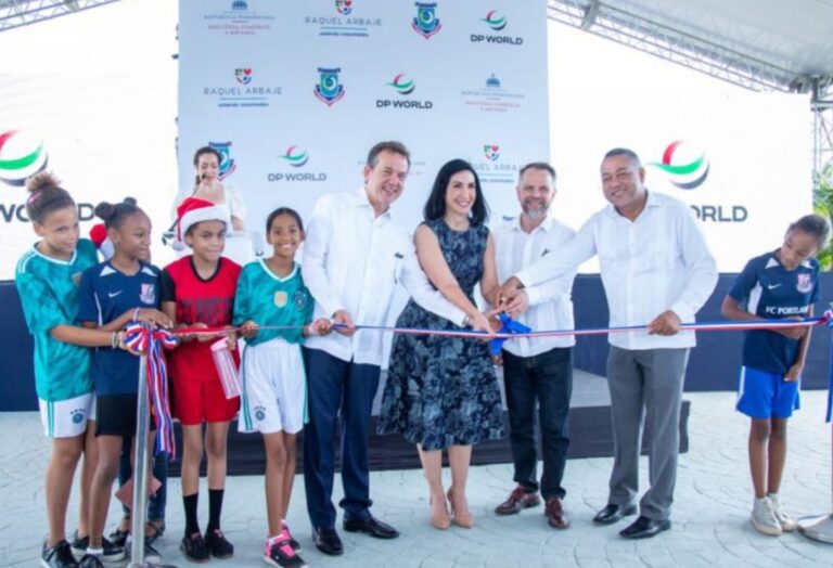 DP World, la primera dama y MICM entregan parque recreativo en el malecón de Boca Chica