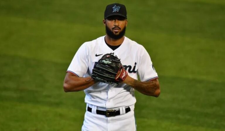 Dominicano Sandy Alcántara es el favorito para ganar el Cy Young hoy