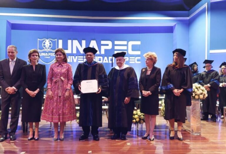 Unapec inviste a Milton Ray Guevara con el título Doctor Honoris Causa