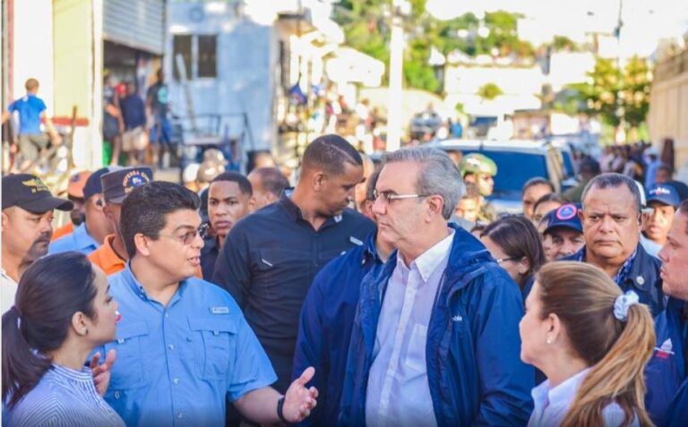 Fellito Suberví recorre junto a presidente Abinader zonas afectadas por lluvias en DN; garantiza abastecimiento de agua potable