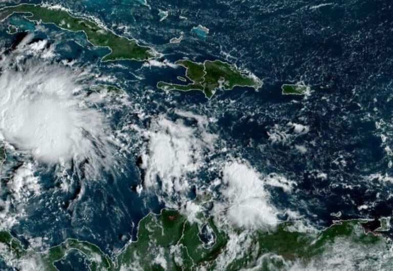 Tormenta tropical Lisa avanza hacia Centroamérica