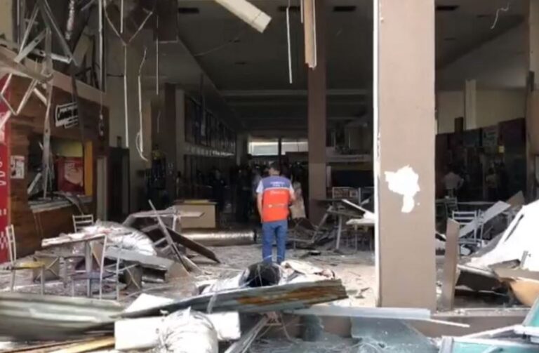 Fuerte explosión en una terminal de transporte en el centro de Ecuador