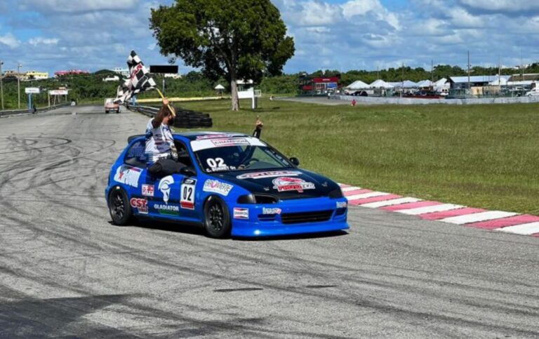 Equipo HRT hace historia en el automovilismo nacional Urbaez y Bonnet arrasan en la categoría SDS