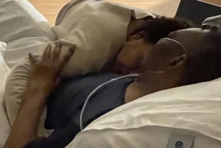 Familiares de Pelé lo acompañan en el hospital en Navidad