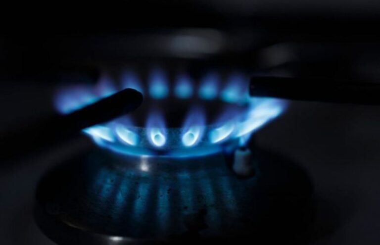 Bloomberg: 12 países de la UE exigen bajar el tope al precio del gas