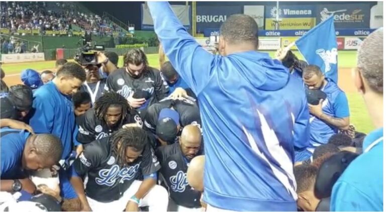 Licey avanza a la serie final, blanquea 8-0 a los Gigantes