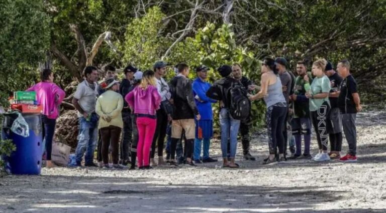 Unos 500 migrantes llegan a Florida en los últimos días