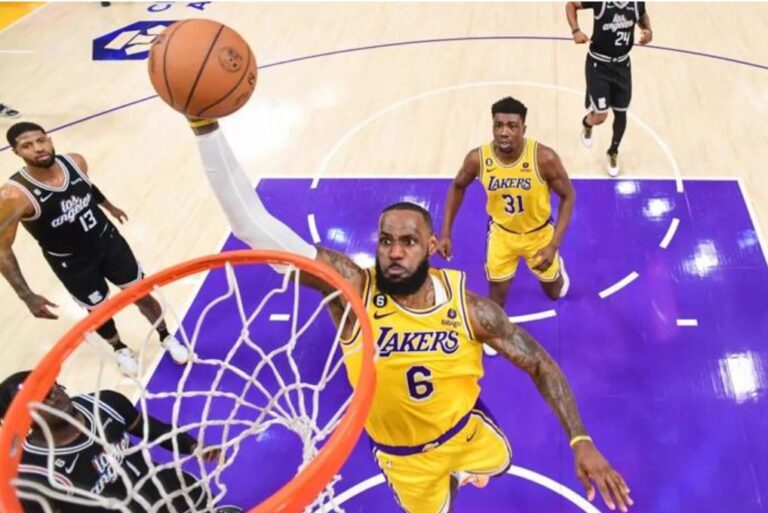 LeBron anota 46 puntos con 9 triples, pero Lakers caen ante Clippers