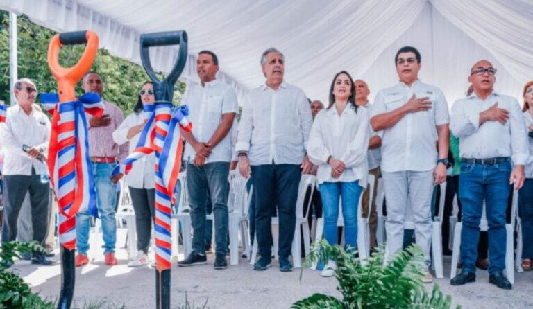 Director de la CAASD ingeniero Felipe Suberví (fellito) deja iniciados trabajos de remozamiento de la cañada del Túnel en Capotillo