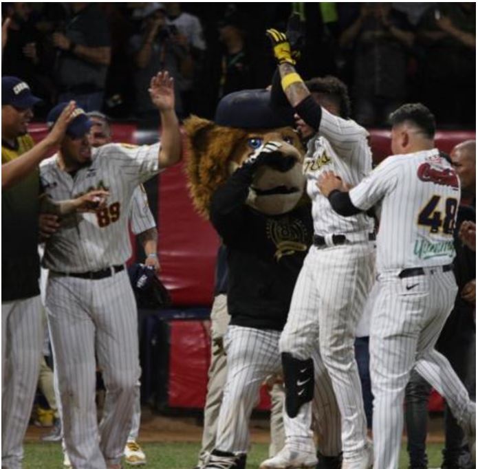 Leones se coronan en Venezuela con jonrón en el 11mo. de Castro