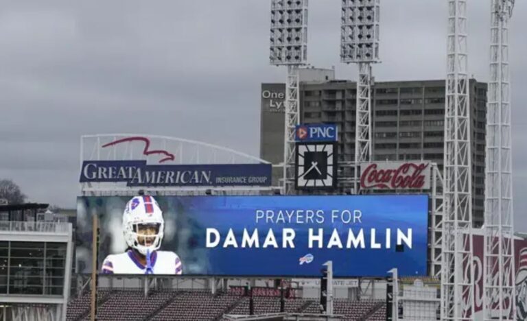 NFL equilibra las emociones y la agenda apretada después del shock de Hamlin