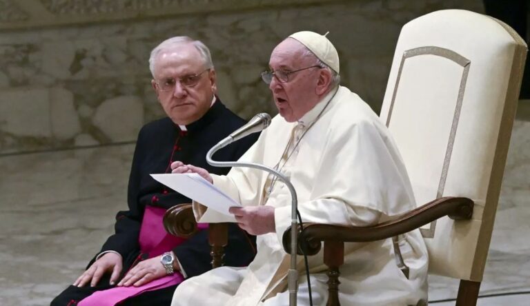 Papa recuerda a Benedicto XVI como “un gran maestro de catequesis»