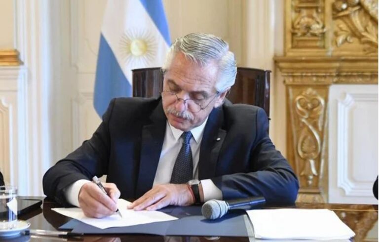 Presidente de Argentina asegura que la toma de las Islas Malvinas «debería avergonzar a todo el mundo»