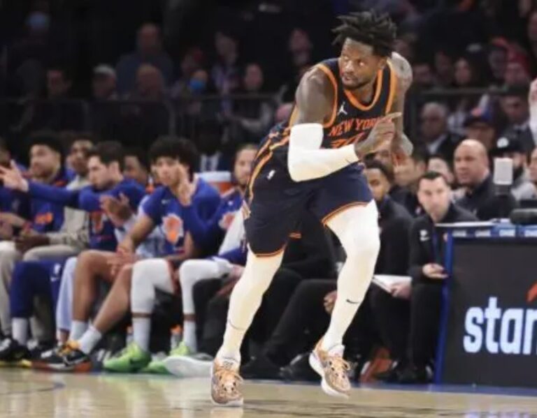 Randle brilla en la victoria de los Knicks