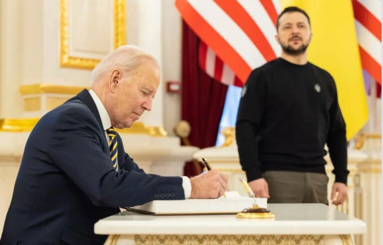 Biden visita Ucrania y declara que Kiev resiste