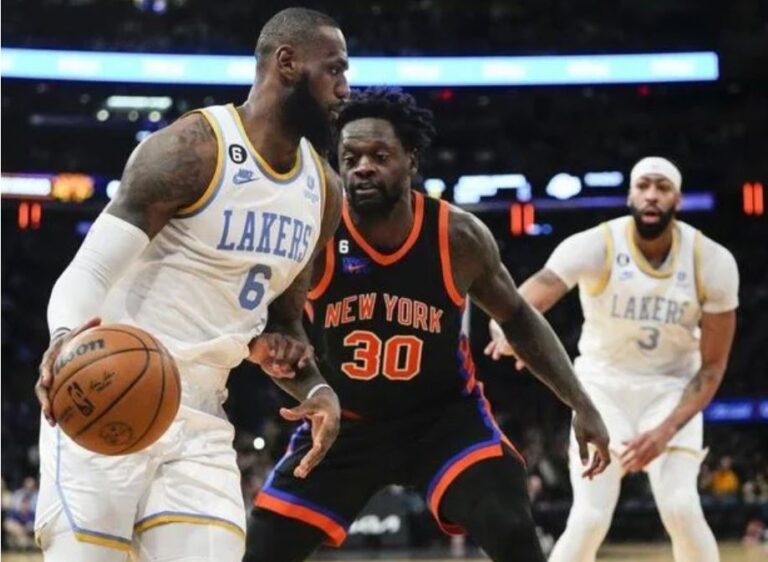 LeBron y Davis regresan por lo alto en triunfo, James 4to. en asistencias