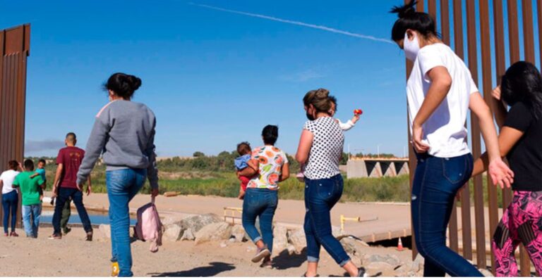 Casi 1.000 niños migrantes siguen separados de sus padres en Estados Unidos