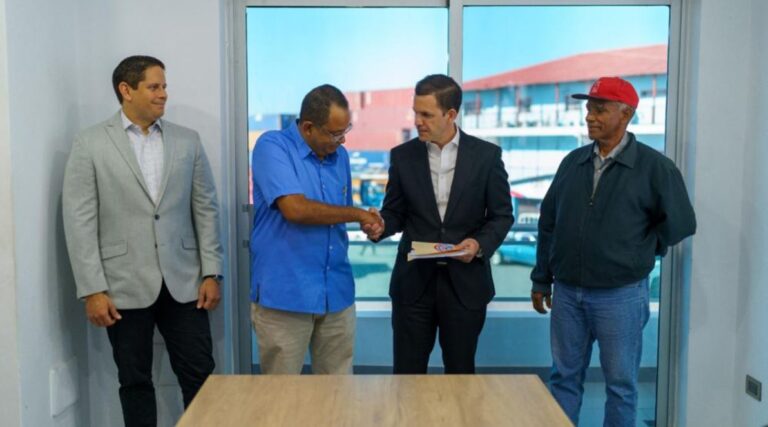 INTRANT recibe de la Federación Nacional de Transporte Dominicano más de 800 réplicas de GPS para monitoreo
