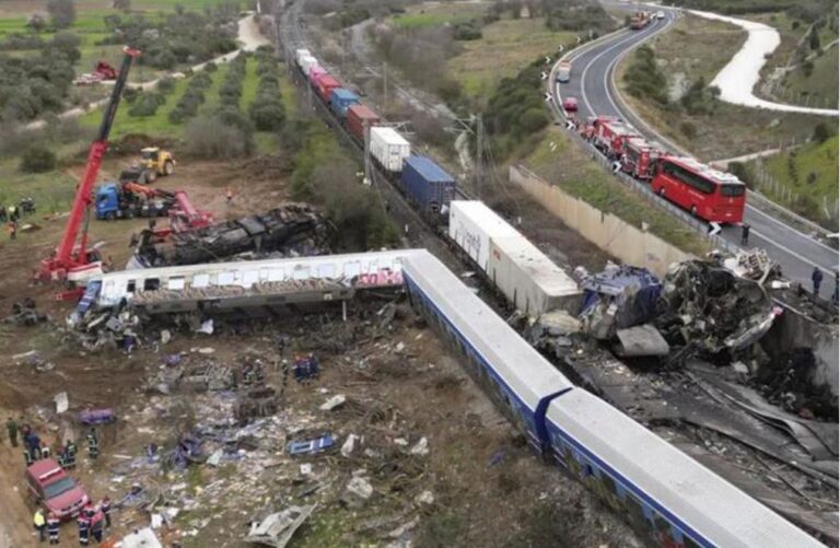 Luto por accidente de trenes en Grecia