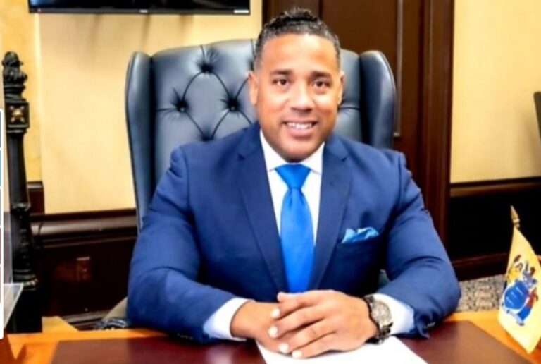 Alex Méndez, un Cuarto Bate dominicano al servicio de la comunidad de Paterson New Jersey