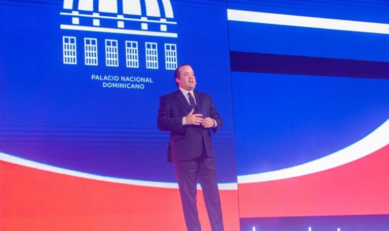 Ministro Paliza presenta primer Tour Virtual 360° del Palacio Nacional