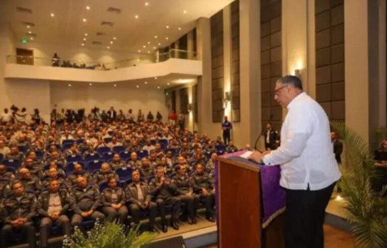 Rinden homenaje póstumo a 80 policías caídos en servicio