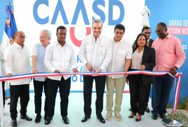Presidente Luis Abinader entrega saneada la cañada de Los Rieles en Pantoja para beneficio de más de 15 mil habitantes de la zona