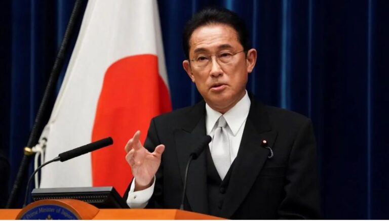 Primer ministro japonés llega de sorpresa a Ucrania para reunirse con Zelenski