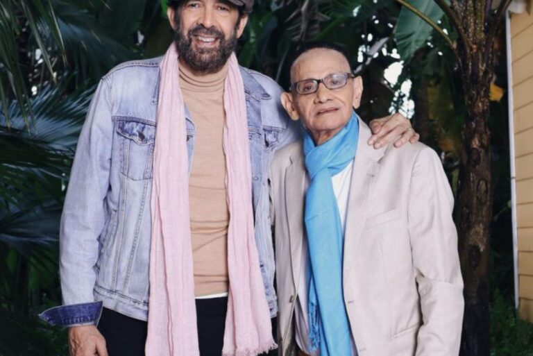 Juan Luis Guerra celebra «Soberano Colaboración del año» otorgado junto a Luis Segura