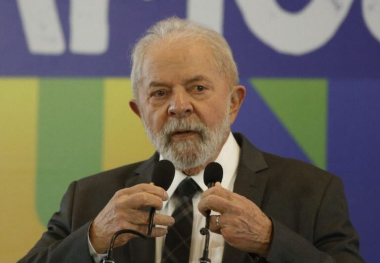 Gobierno de Lula enfrenta primer pulso con petroleras extranjeras en Brasil