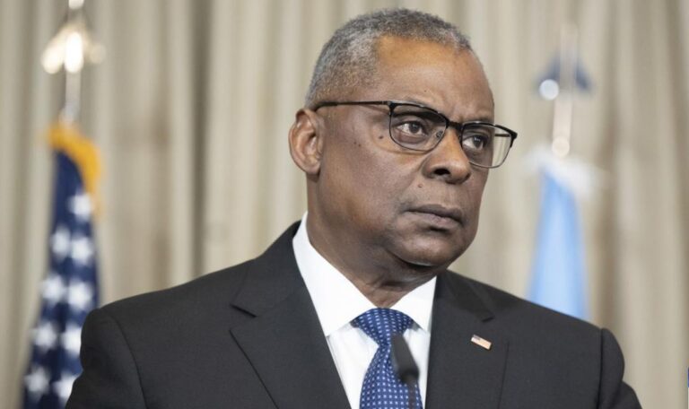 El jefe del Pentágono dice que las tropas de EEUU seguirán en Irak