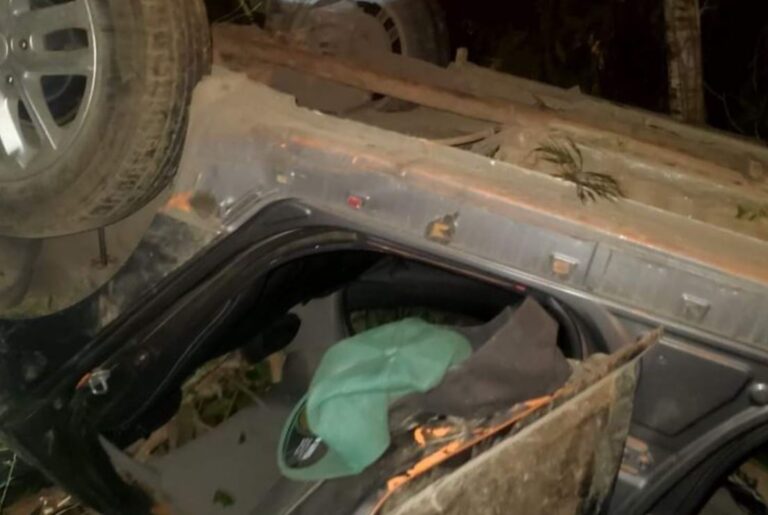 Policía investiga muerte de hombre mientras conducía por la Autopista Duarte
