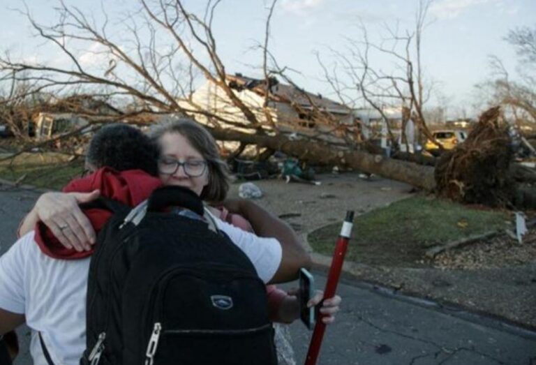 Elevan a 29 los muertos por tornados en EEUU, miles de viviendas fueron arrasadas