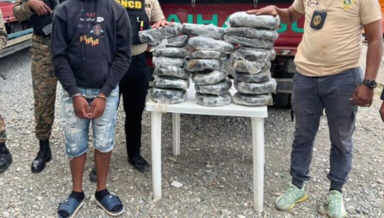 Ocupan 123 libras de marihuana a dos jóvenes que la transportaban camufladas en camiones