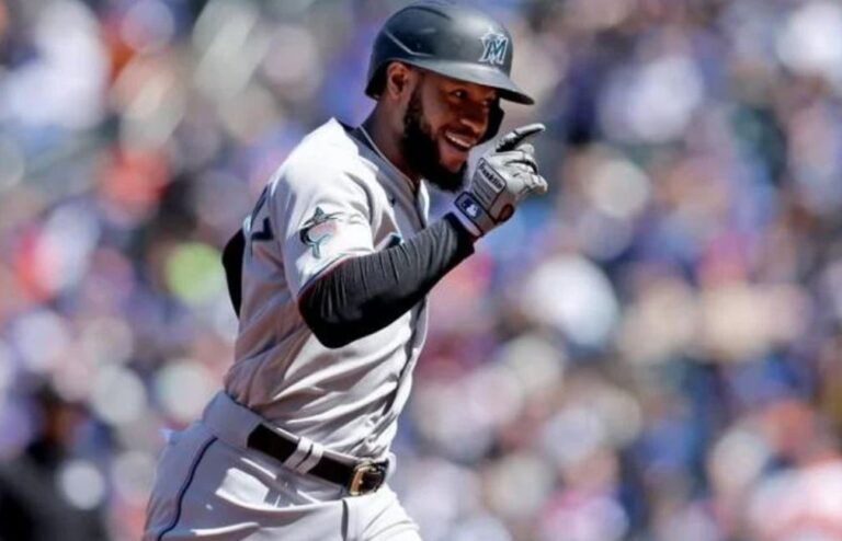 Brayan De La Cruz conecta HR y guía a los Marlins sobre Metros; Starling Marte sale lesionado